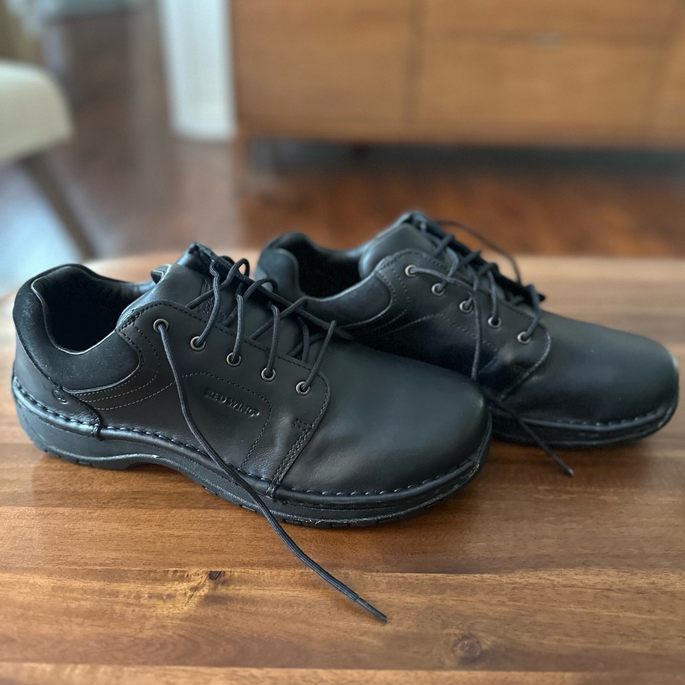 Redwings Shoes Black Unisex hard toe work shoes (Women’s size 11B / Men size 9B)